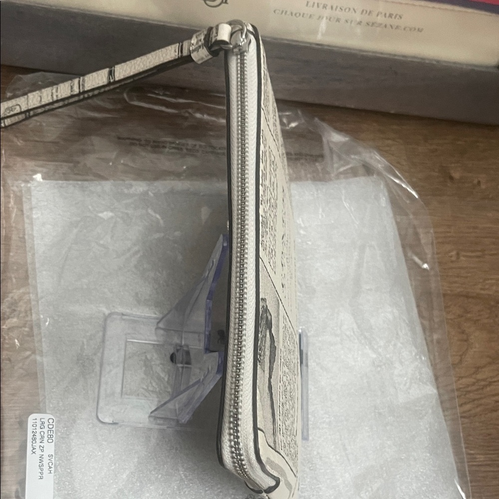 RESERVED🛍️Coach Outlet Large Corner Zip Wristlet with Newspaper Print - Picture 6 of 12